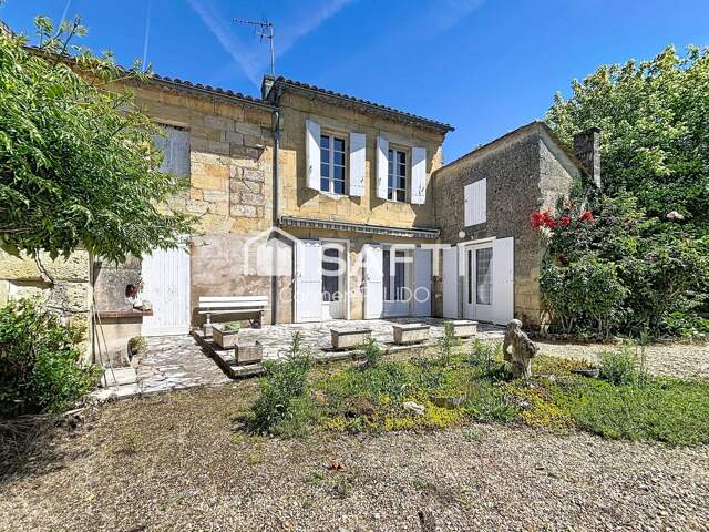 Maison en pierre de caractère avec garage et dépendances à Saint-Pey-d'Armens  2 099 m² sans vis-à-vis — photo du bien