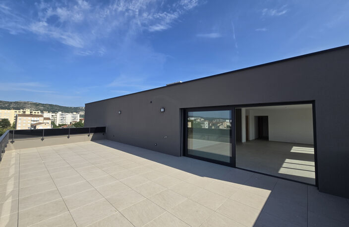 Beau T5 dernier étage avec terrasse proche Danton — photo 3
