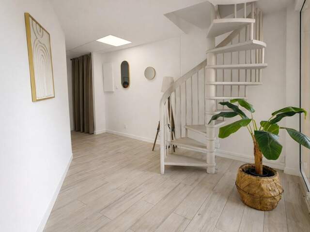 Local Professionnel 15 m² Traversant  Port Fréjus — photo du bien