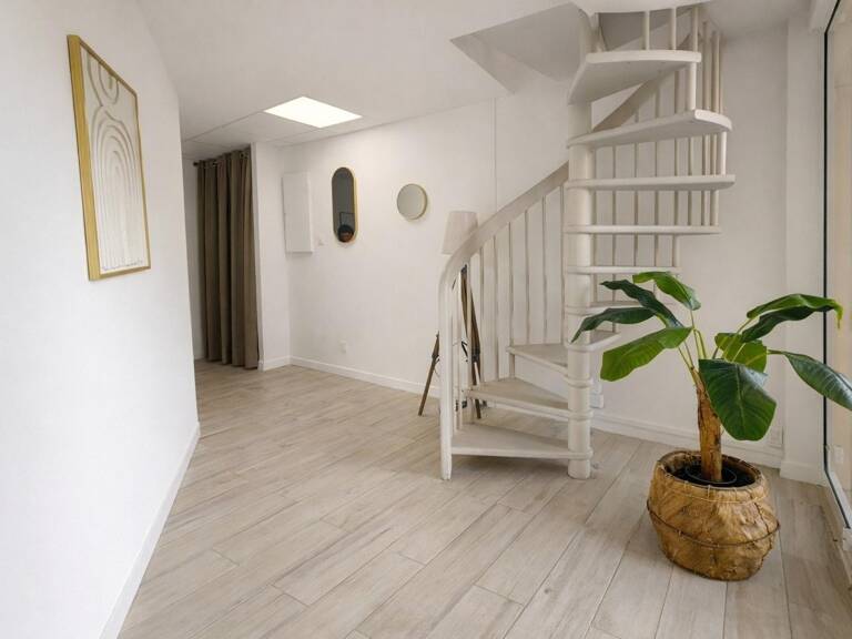 Local Professionnel 15 m² Traversant  Port Fréjus — photo 1