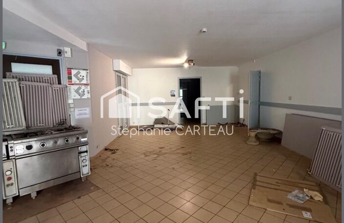 Au centre de Cadillac (33410), Idéal promoteur, Immeuble de plain pied de 1000 m2 - Terrain d'1 hectare — photo 3