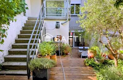 Immeuble d'habitation avec local commercial. — photo du bien