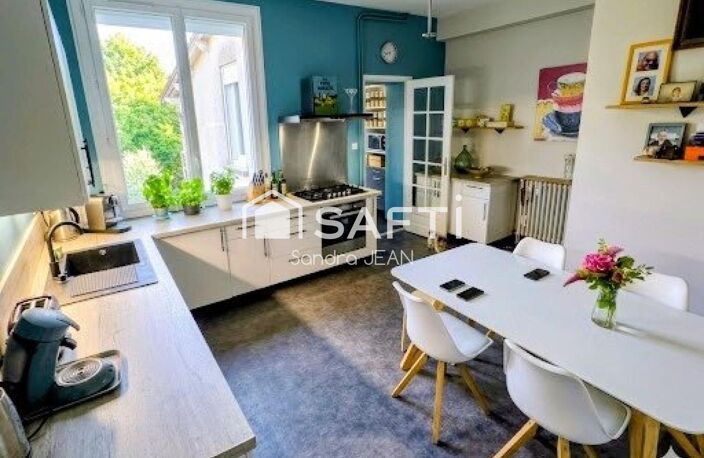 Immeuble d'habitation avec local commercial. — photo 2