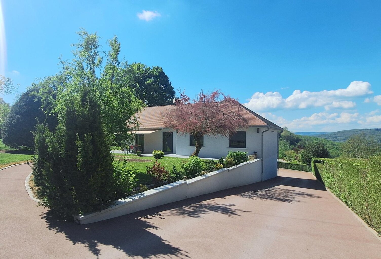 Propriété de 172m2 avec jardin, piscine creusée et vue dégagée. — photo 1