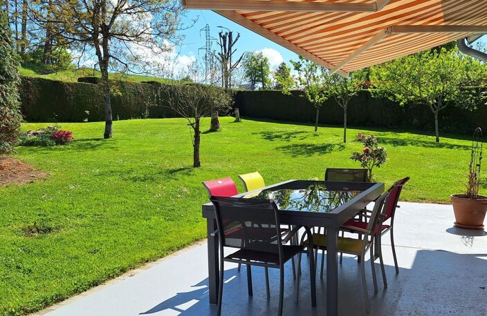 Propriété de 172m2 avec jardin, piscine creusée et vue dégagée. — photo 3