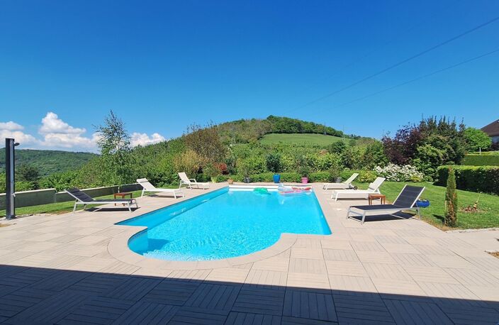 Propriété de 172m2 avec jardin, piscine creusée et vue dégagée. — photo 5