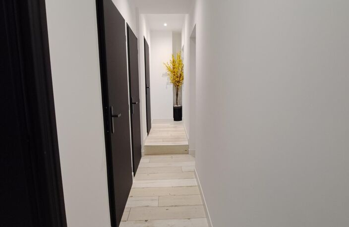 APPARTEMENT REZ DE CHAUSSEE / RESIDENCE BOURGEOISE. — photo 3