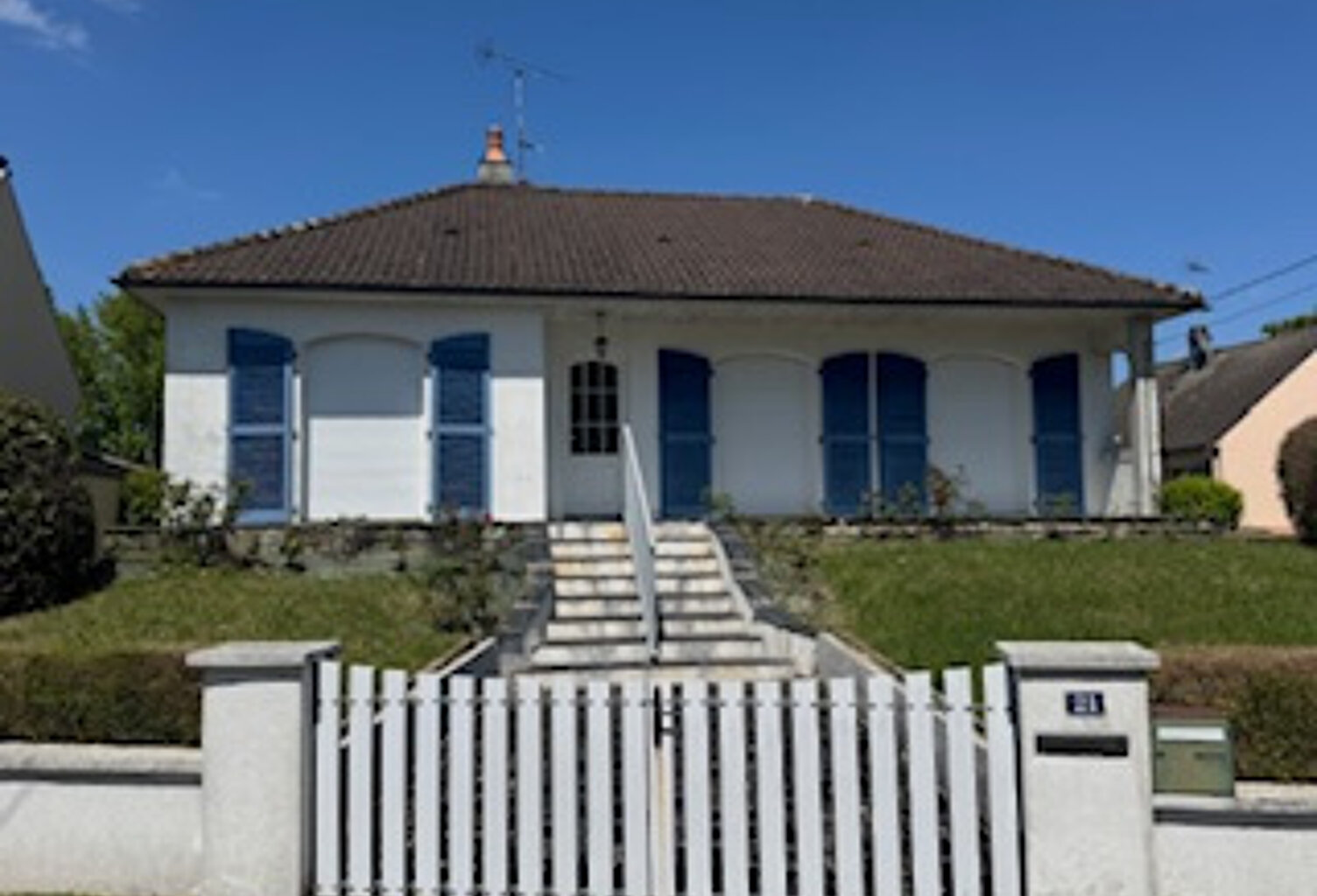 MAISON À FORT POTENTIEL   LHUISSERIE — photo 1