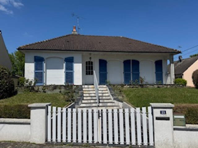 MAISON À FORT POTENTIEL   LHUISSERIE — photo du bien