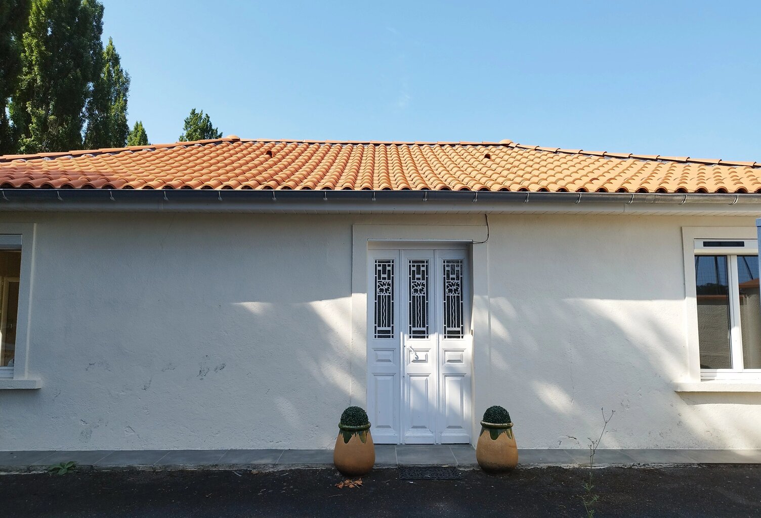 MAISON RÉNOVÉE, PARCELLE DE 1 000 M² + HANGAR — photo 1