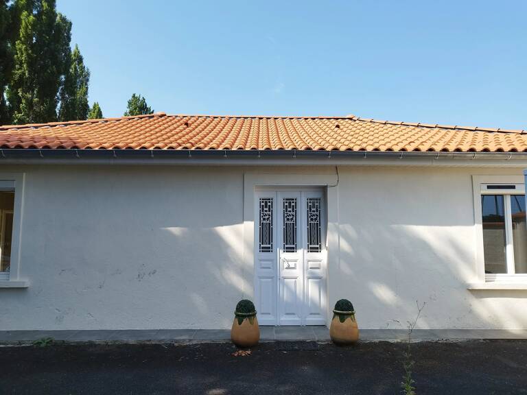 MAISON RÉNOVÉE, PARCELLE DE 1 000 M² + HANGAR — photo 1