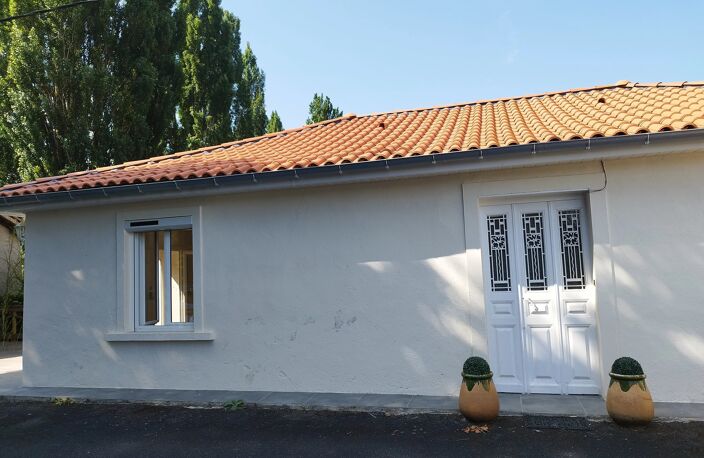 MAISON RÉNOVÉE, PARCELLE DE 1 000 M² + HANGAR — photo 2