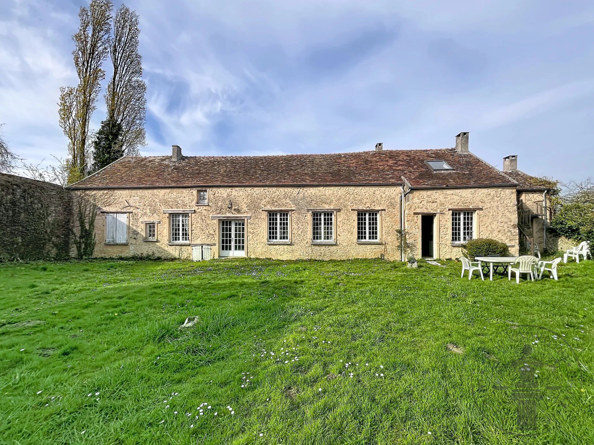 Maison 9 pièces 195 m² · à Dourdan · 195 m² · 374 000 €