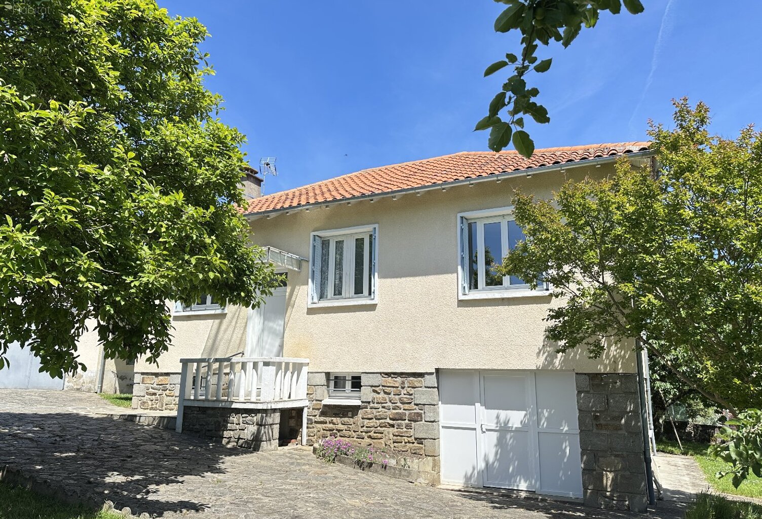 Centre ville, maison rénovée,4 chambres,2 garages sur terrain de 1030m² — photo 1