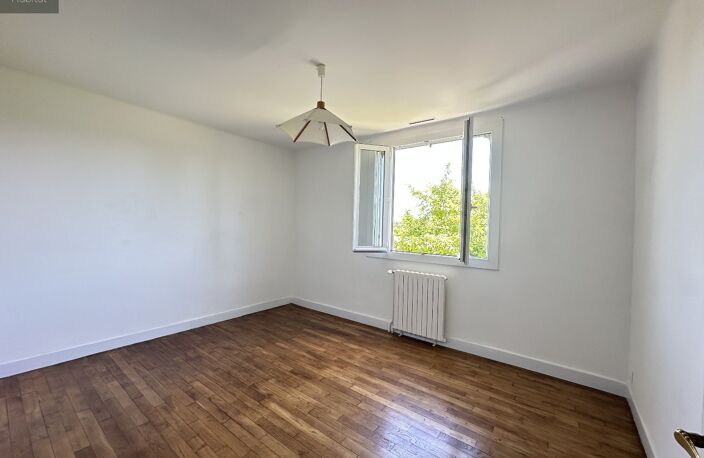Centre ville, maison rénovée,4 chambres,2 garages sur terrain de 1030m² — photo 5