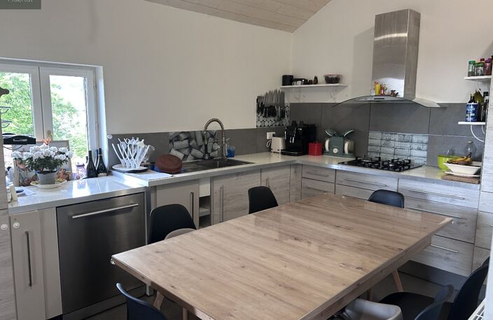 Centre ville Grande maison entièrement rénovée, 5 chambres, cuisine été,terrasses sur terrain de 647m² — photo 5