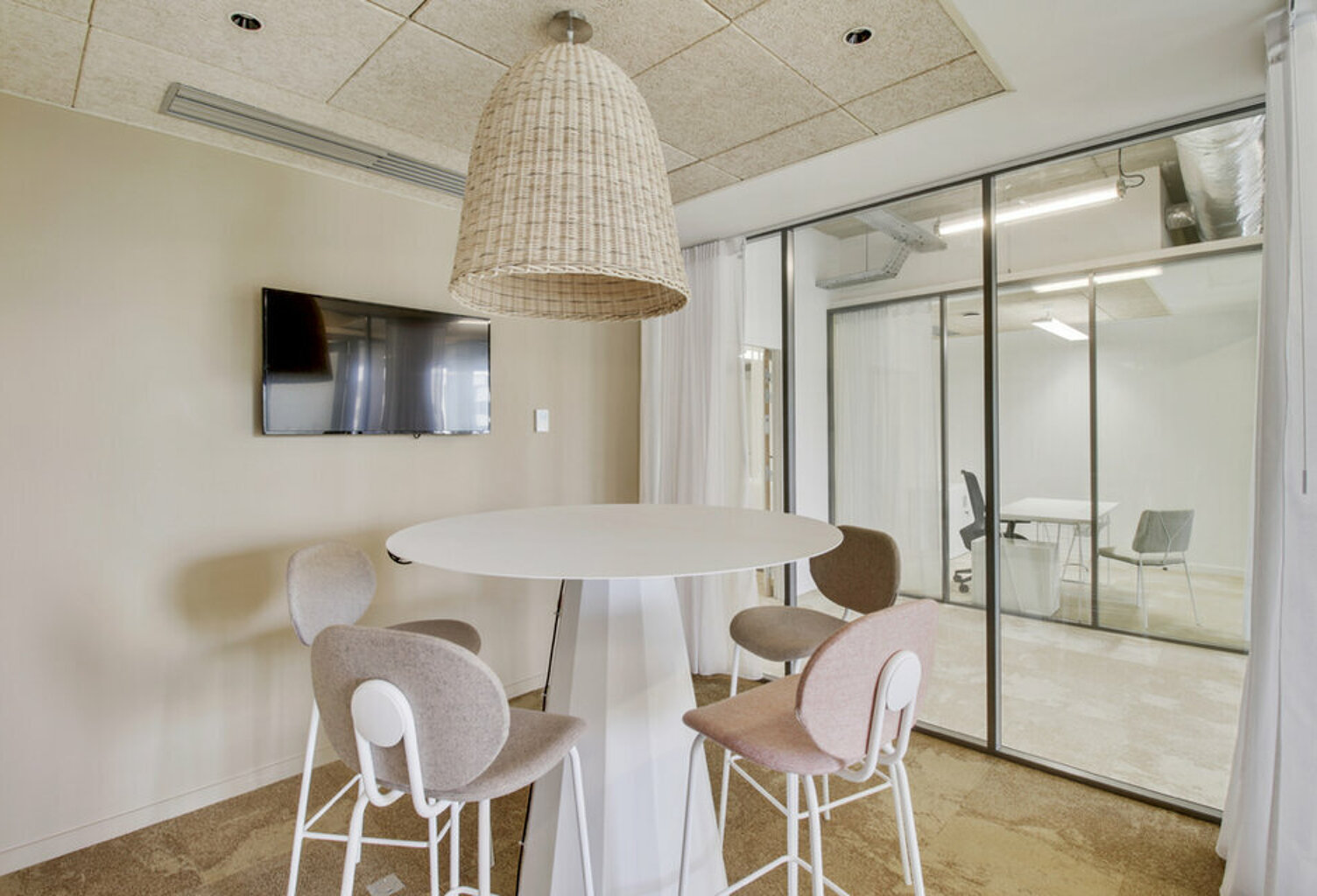 BUREAUX à LOUER — photo 1