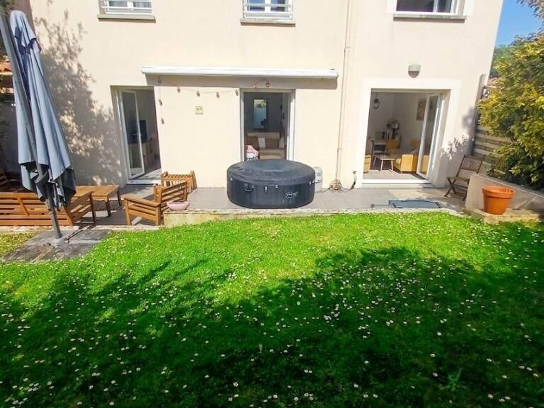MAISON PRINCIPALE DE 90m² + MAISON MITOYENNE COMMUNICANTE OU NON DE 40m² SUR PARCELLE DE 290m² — photo 1