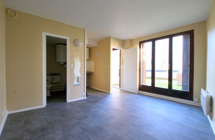 A LOUER - STUDIO AVEC JARDIN - QUARTIER PRERFECTURE — photo 3