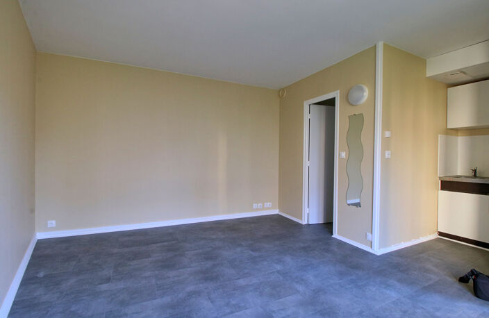 A LOUER - STUDIO AVEC JARDIN - QUARTIER PRERFECTURE — photo 4
