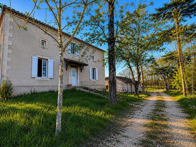 Maison de campagne avec grange en pierre à proximité de Monflanquin — photo du bien