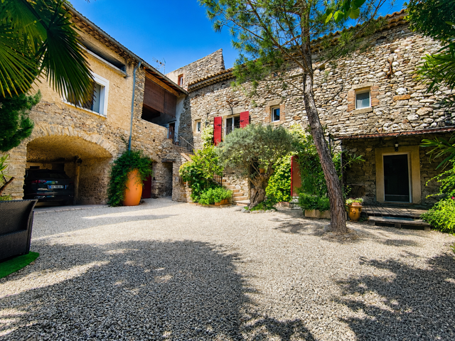 Mas de village 300m2 — photo du bien