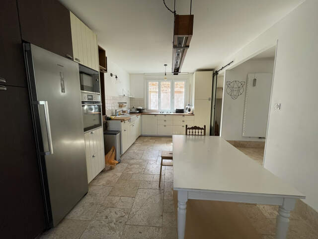 Grande maison en centre ville avec terrain et 4 chambres — photo du bien
