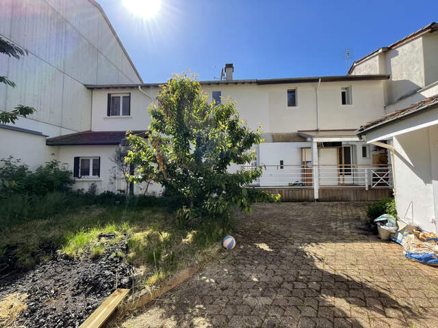 Grande maison en centre ville avec terrain et 4 chambres — photo du bien
