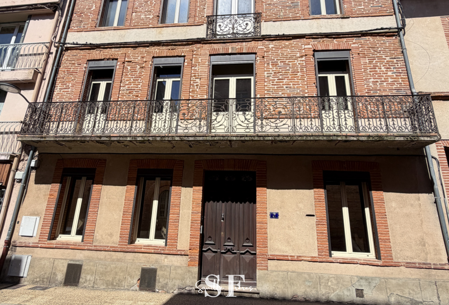 CASTELSARRASIN - MAISON DE VILLE AVEC GARAGE ET JARDIN — photo 1