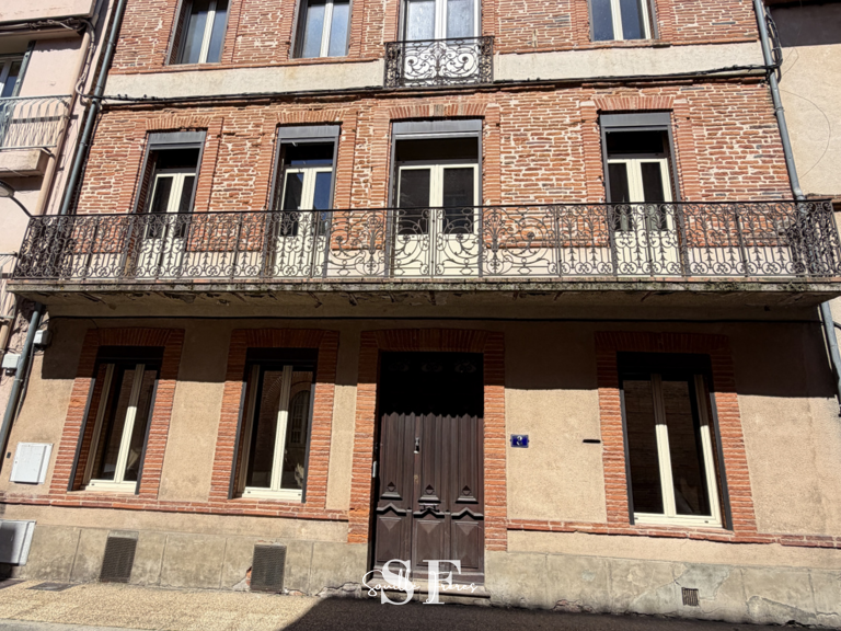 CASTELSARRASIN - MAISON DE VILLE AVEC GARAGE ET JARDIN — photo 1