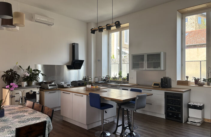 Ancienne école réhabilitée en deux logements en plein centre — photo 2