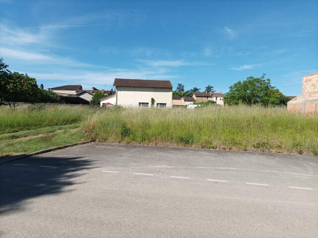 Joli terrain à bâtir viabilisé avec tout à l'égout — photo du bien