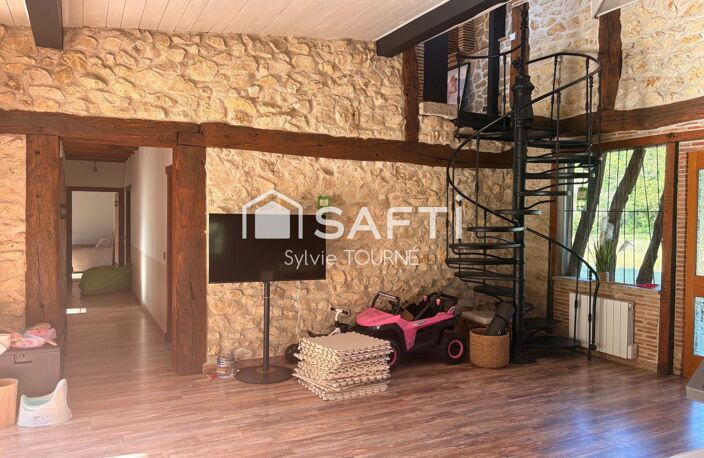 MAISON EN PIERRE ET PISCINE SUR TERRAIN DE 9173 m2 — photo 5