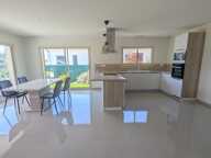 Maison contemporaine de 2024 avec piscine — photo 2