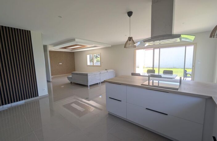 Maison contemporaine de 2024 avec piscine — photo 3