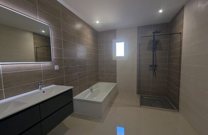 Maison contemporaine de 2024 avec piscine — photo 4
