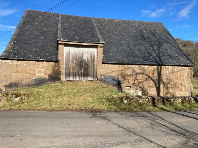 bâtisse en pierre de 288m² — photo du bien