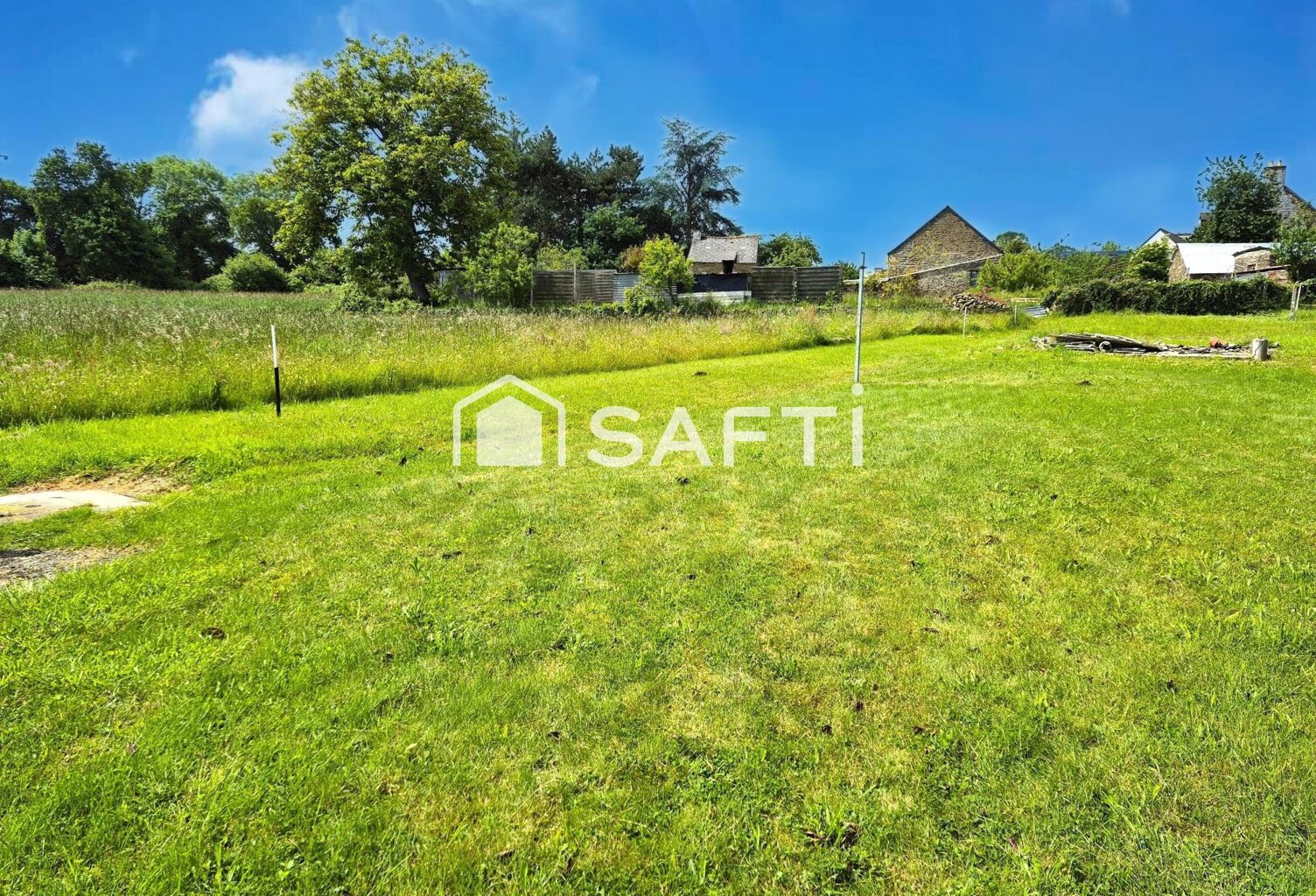 Terrain constructible de 495 m² à Lanvallay — photo 1
