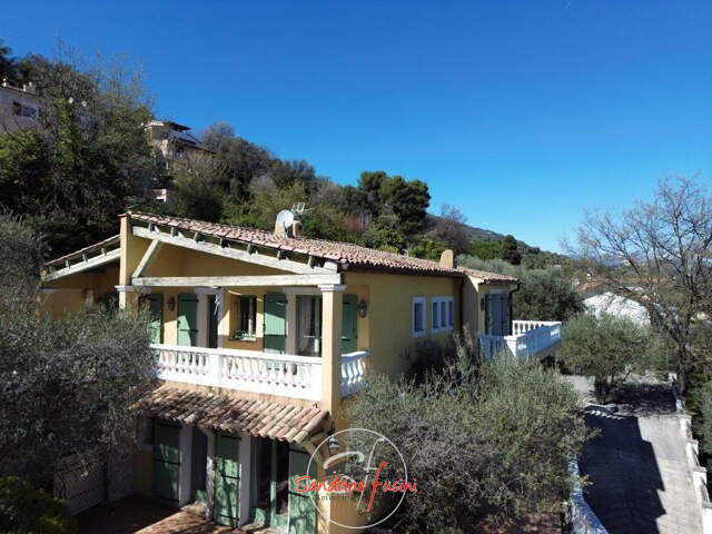 Belle villa 5 pièces d'une surface de 160 m2 avec terrain at — photo du bien