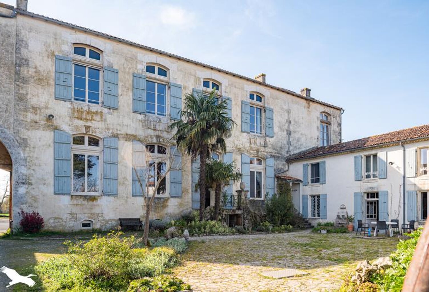 Vente maison 31 pièces 1075 m² Asnières-la-Giraud (17400) — photo 1