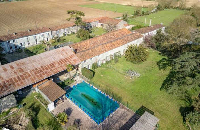 Vente maison 31 pièces 1075 m² Asnières-la-Giraud (17400) — photo 2