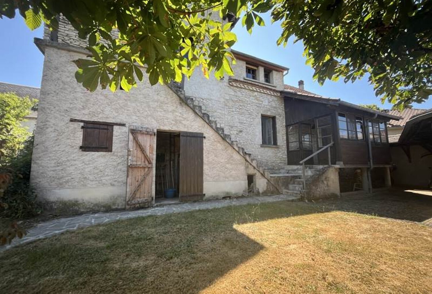 Maison en pierre de 7 pièces principales — photo 1