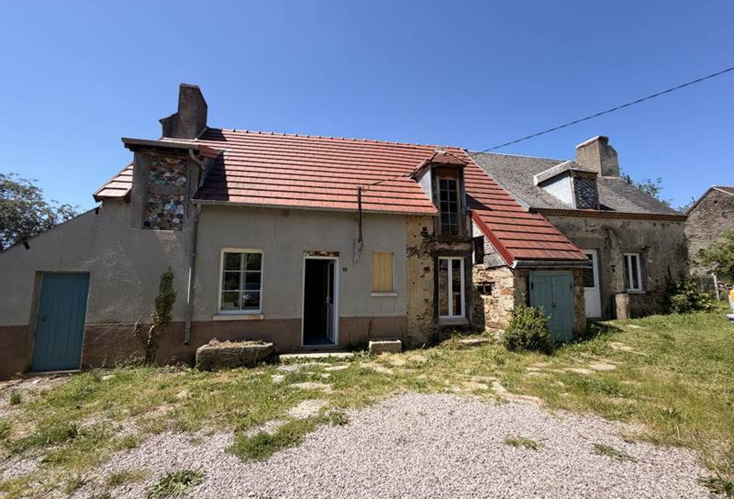 Maison en pierre de 3 pièces principales — photo 1