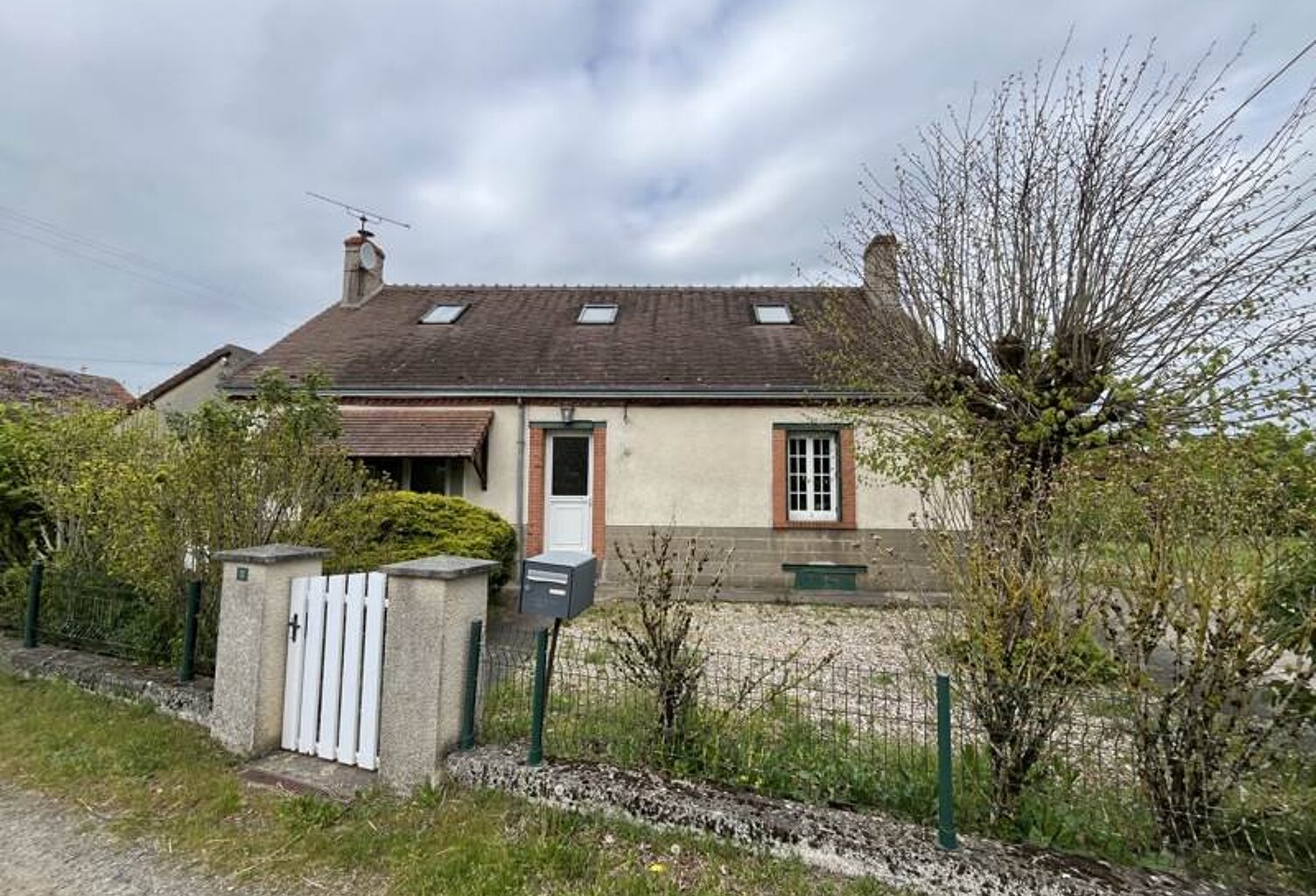 Maison en pierre de 5 pièces principales — photo 1