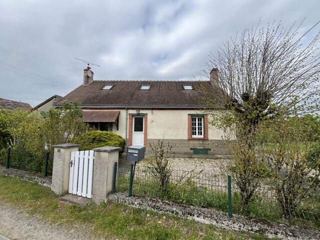 Maison en pierre de 5 pièces principales — photo du bien