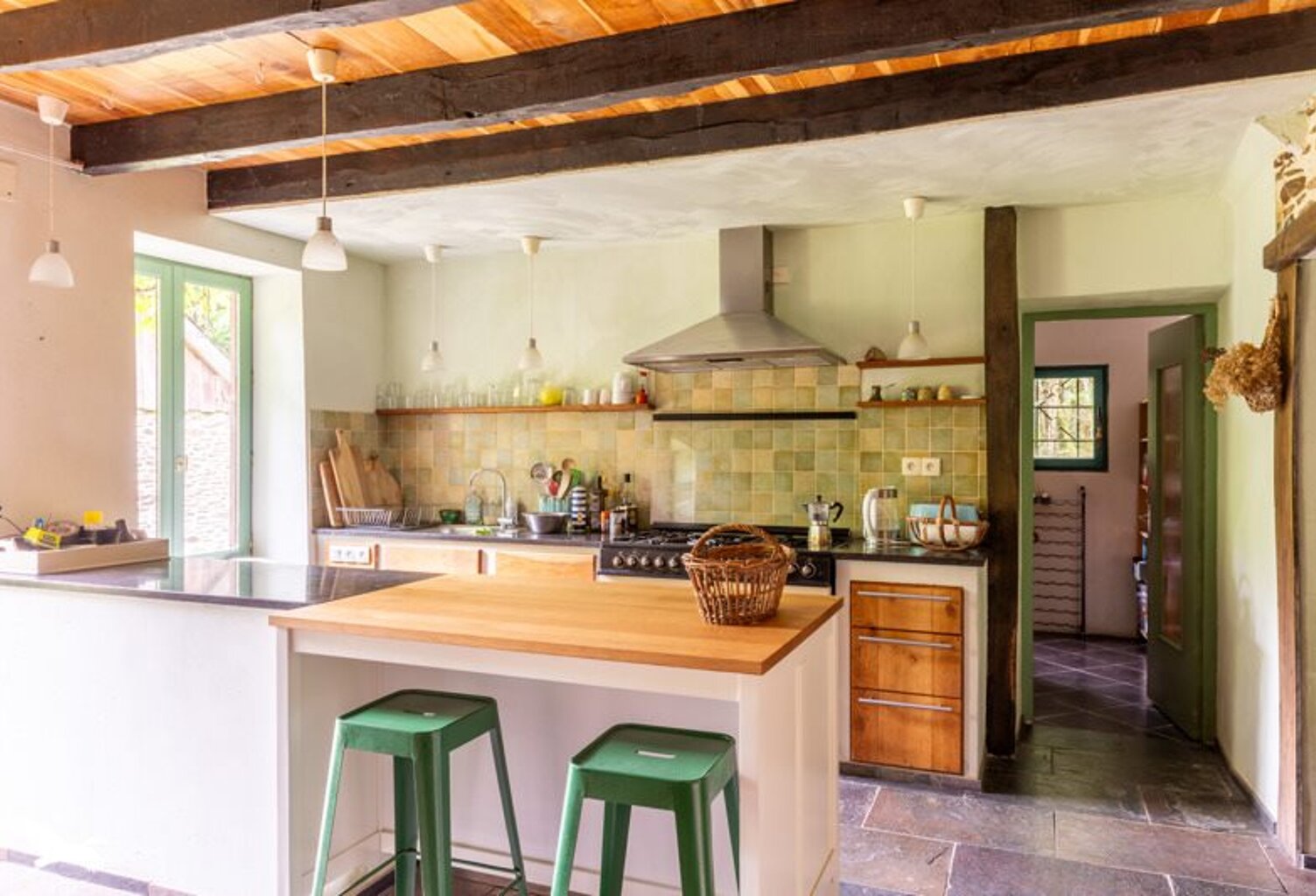 Maison en pierre de 6 pièces principales — photo 1