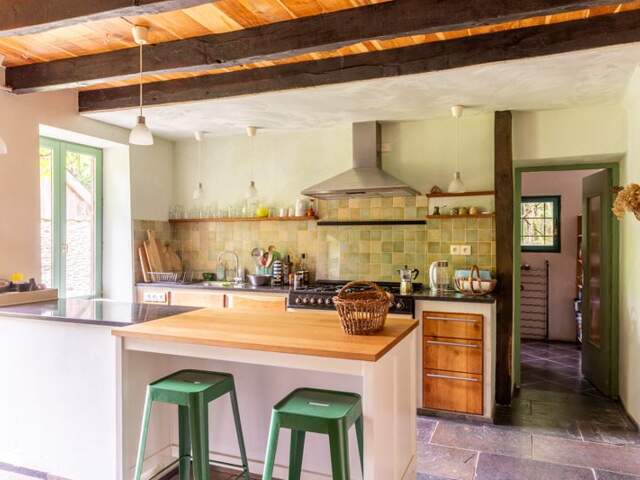 Maison en pierre de 6 pièces principales — photo du bien