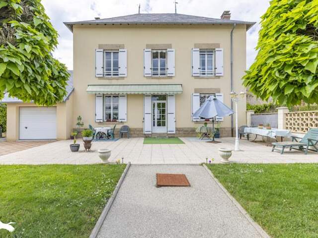 Maison en pierre de 6 pièces principales — photo du bien