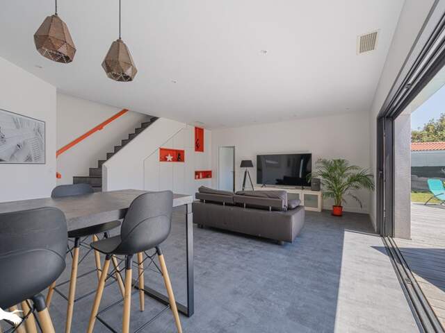 Contemporaine de 7 pièces principales — photo du bien