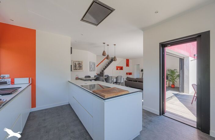 Contemporaine de 7 pièces principales — photo 2